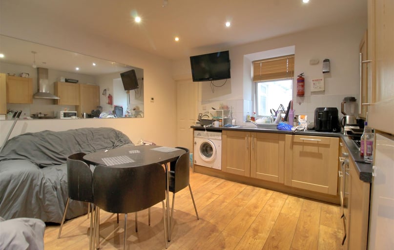 In 39 Station Road, South Gosfoth, Newcastle - Image 1